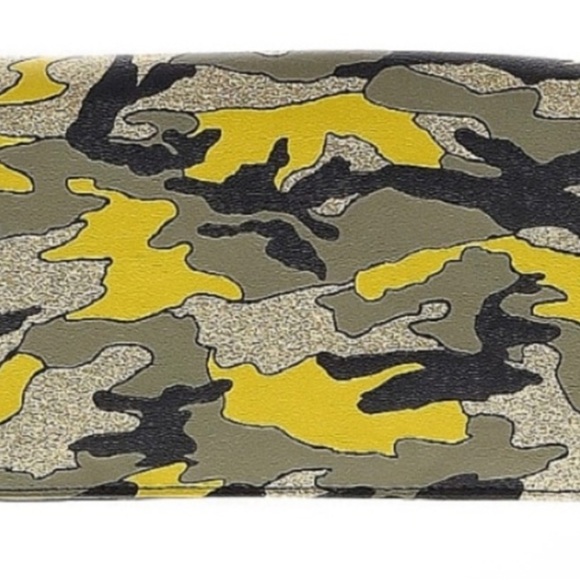 Betsey Johnson luv Camouflage Wristlet with Yellow Accents and glitter NWOT - Picture 2 of 4